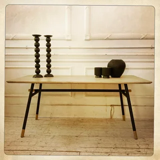 Table - R4400