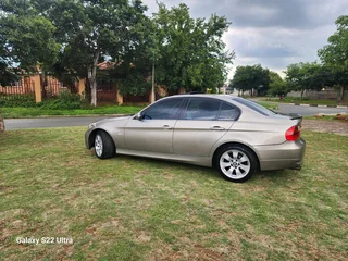 BMW 320i E90 Excellent Condition R60000