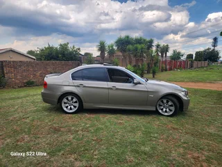 BMW 320i E90 Excellent Condition R58000