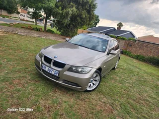 BMW 320i E90 Excellent Condition R58000