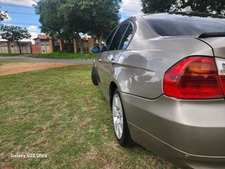 BMW 320i E90 Excellent Condition R58000