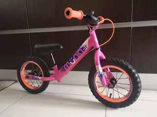 Muna Girls Zing 12 balance bike (Pink frame)