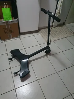 Razor scooter for sale.Only few times use by a 10 year old girl.With brakes for safety.