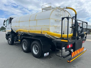 UD330 auto gearbox, Water tanker drinking an road