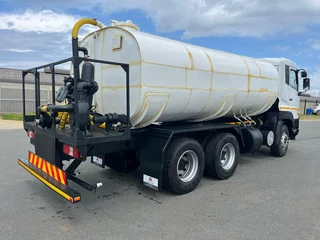 UD330 auto gearbox, Water tanker drinking an road