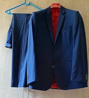 Navy Blue Carducci Suit – Like New – R1400