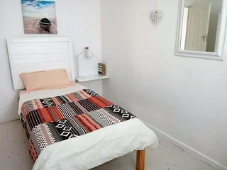 Student Accommodation. Females Only. Rondebosch East