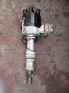 Ford V6 FoMoCo black cap distributor. R900