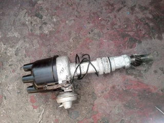Ford V6 FoMoCo black cap distributor. R900
