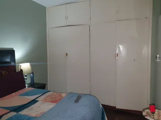 Room for rent in Sunnyside.