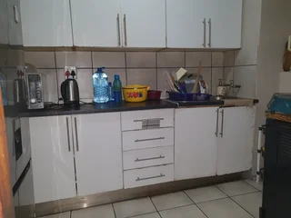 Room for rent in Sunnyside.