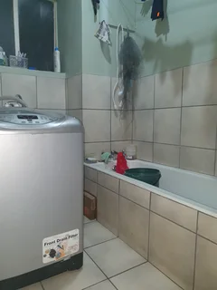 Room for rent in Sunnyside.