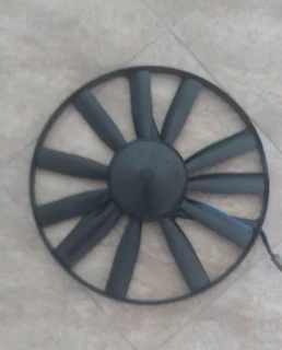 Radiator cooling fan