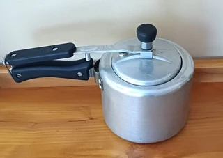 Vintage Prestige Pressure Cooker - manufactured in India - 2.0 Lt Stove Top - Strong Alaminium