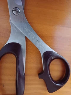 Scissor &#34;Job Lot of 7&#34; including KAI Stainless steel Scissors and Pinking Shears