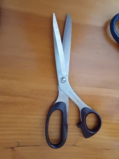 Scissor &#34;Job Lot of 7&#34; including KAI Stainless steel Scissors and Pinking Shears