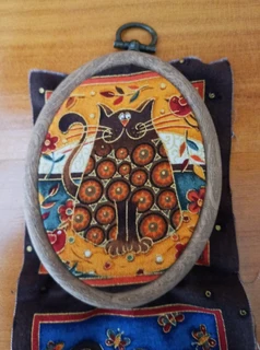 Vintage Look Hanging Picture Frames -  Brown Faux Wood Oval  Frames