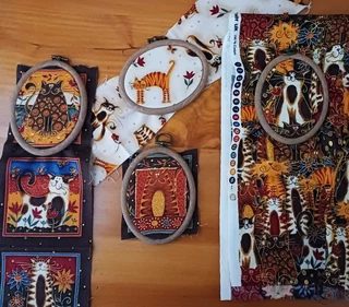 Vintage Look Hanging Picture Frames -  Brown Faux Wood Oval  Frames