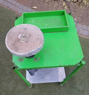 Polisher - Buff - Sander - Solid frame with wheels - Strong Motor with Chuck