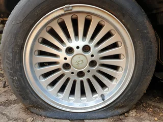 4 x BMW 528i original alloy rims