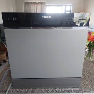 Toshiba 8-Place Countertop Dishwasher - Excellent Condition
