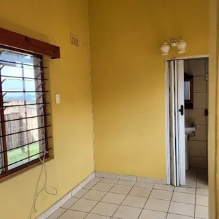 Granny flat to rent in Malvern