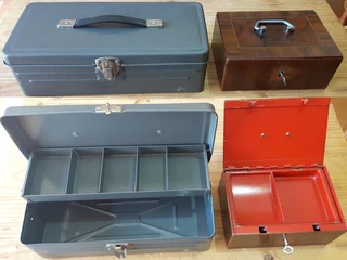 Steel cash box for notes and coins / cash register