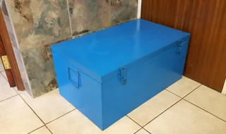 Lockable steel storage box  [81x48x37cm]