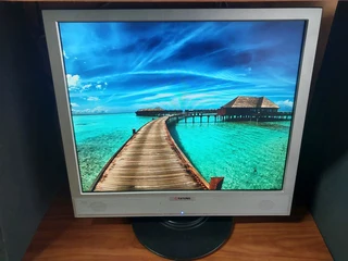 19" flat screen 1280x1024 with built-in speakers VGA+DVI