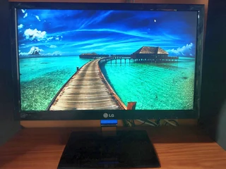 LG 19" flat screen monitor 1360x768 wide screen