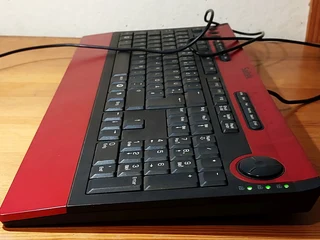 Red-black slim keyboard with Numpad, Media and Navigation keys - German keyboard layout