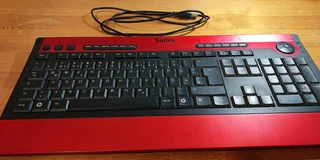 Red-black slim keyboard with Numpad, Media and Navigation keys - German keyboard layout