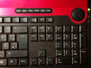 Red-black slim keyboard with Numpad, Media and Navigation keys - German keyboard layout