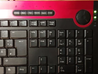 Red-black slim keyboard with Numpad, Media and Navigation keys - German keyboard layout