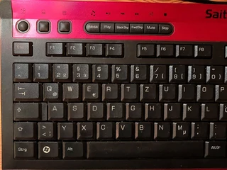 Red-black slim keyboard with Numpad, Media and Navigation keys - German keyboard layout