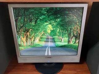 19&#34; flat screen monitor 1280x1024 with built-in speakers VGA&#43;DVI