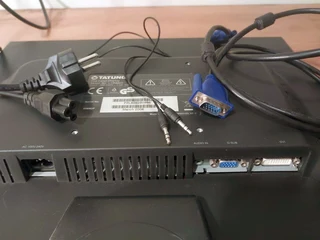 19&#34; flat screen monitor 1280x1024 with built-in speakers VGA&#43;DVI