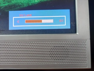 19&#34; flat screen monitor 1280x1024 with built-in speakers VGA&#43;DVI