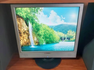 19&#34; flat screen monitor 1280x1024 with built-in speakers VGA&#43;DVI