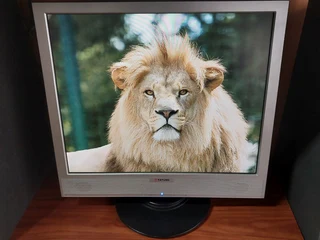 19&#34; flat screen monitor 1280x1024 with built-in speakers VGA&#43;DVI