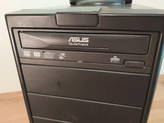 Pentium 4 PC Tower Chassis with carry handle and DVD&#43;R DL drive 2x front USB