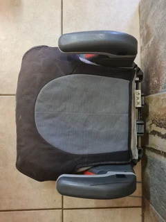 kids backless car seats x2 with built-in drink holders