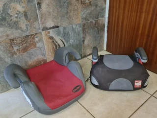 kids backless car seats x2 with built-in drink holders