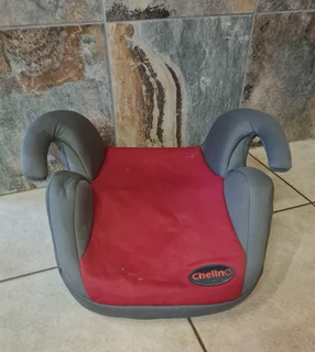 kids backless car seats x2 with built-in drink holders