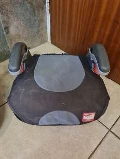 kids backless car seats x2 with built-in drink holders