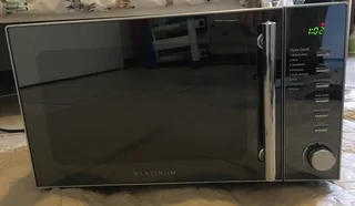 20L Microwave - like new