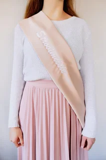 Bridal shower gift basket, sash and serviettes