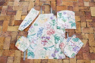 Bridal shower gift basket, sash and serviettes