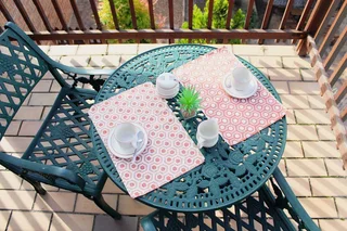 Shopping bags, aprons, table runners, place mats, roll-up cases, bow ties, oven gloves, etc.