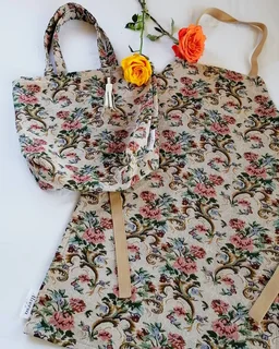 Shopping bags, aprons, table runners, place mats, roll-up cases, bow ties, oven gloves, etc.